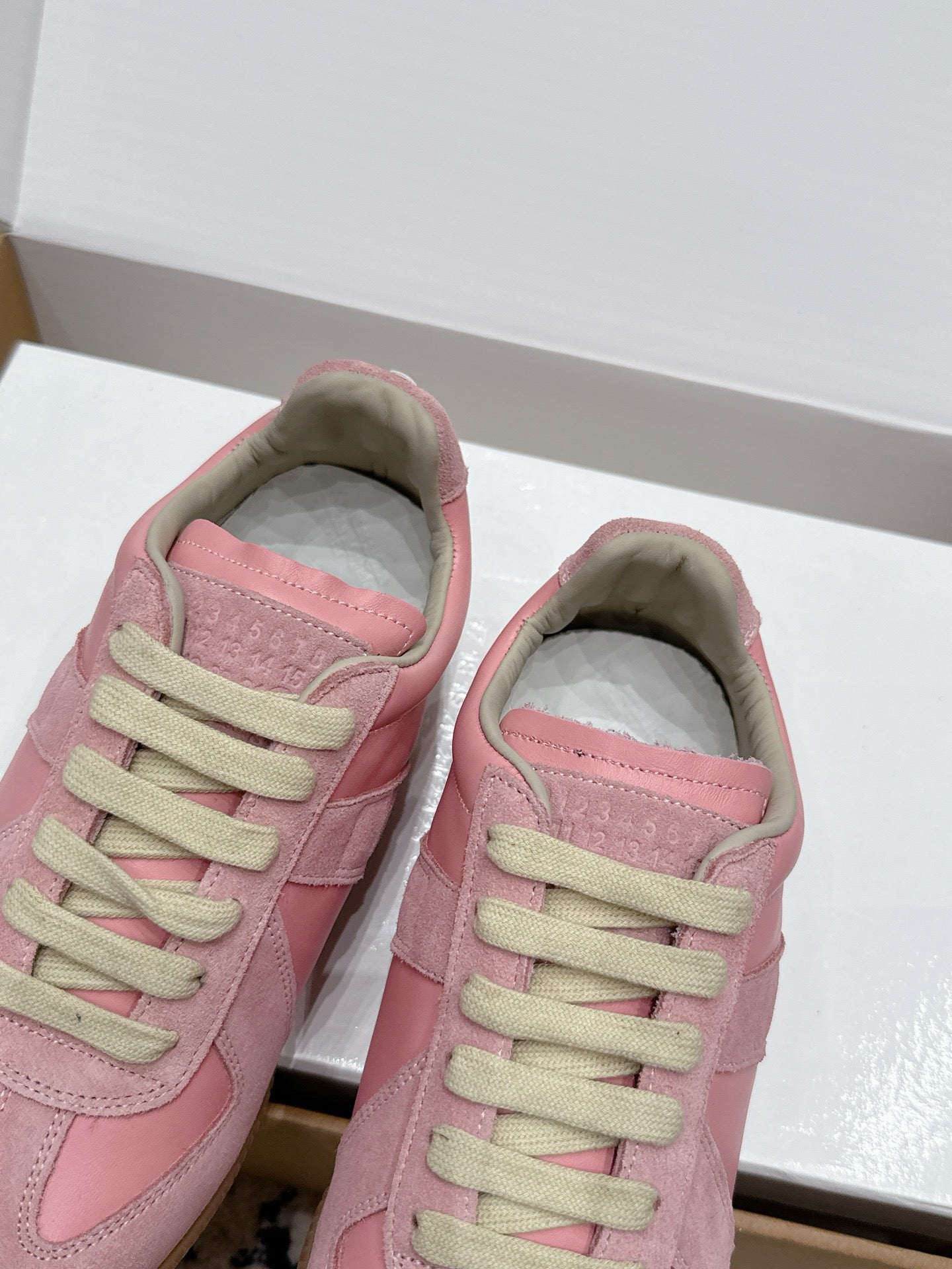 MM6 Replica Casual Sneaker Light Pink Sheepskin Suede 881203
