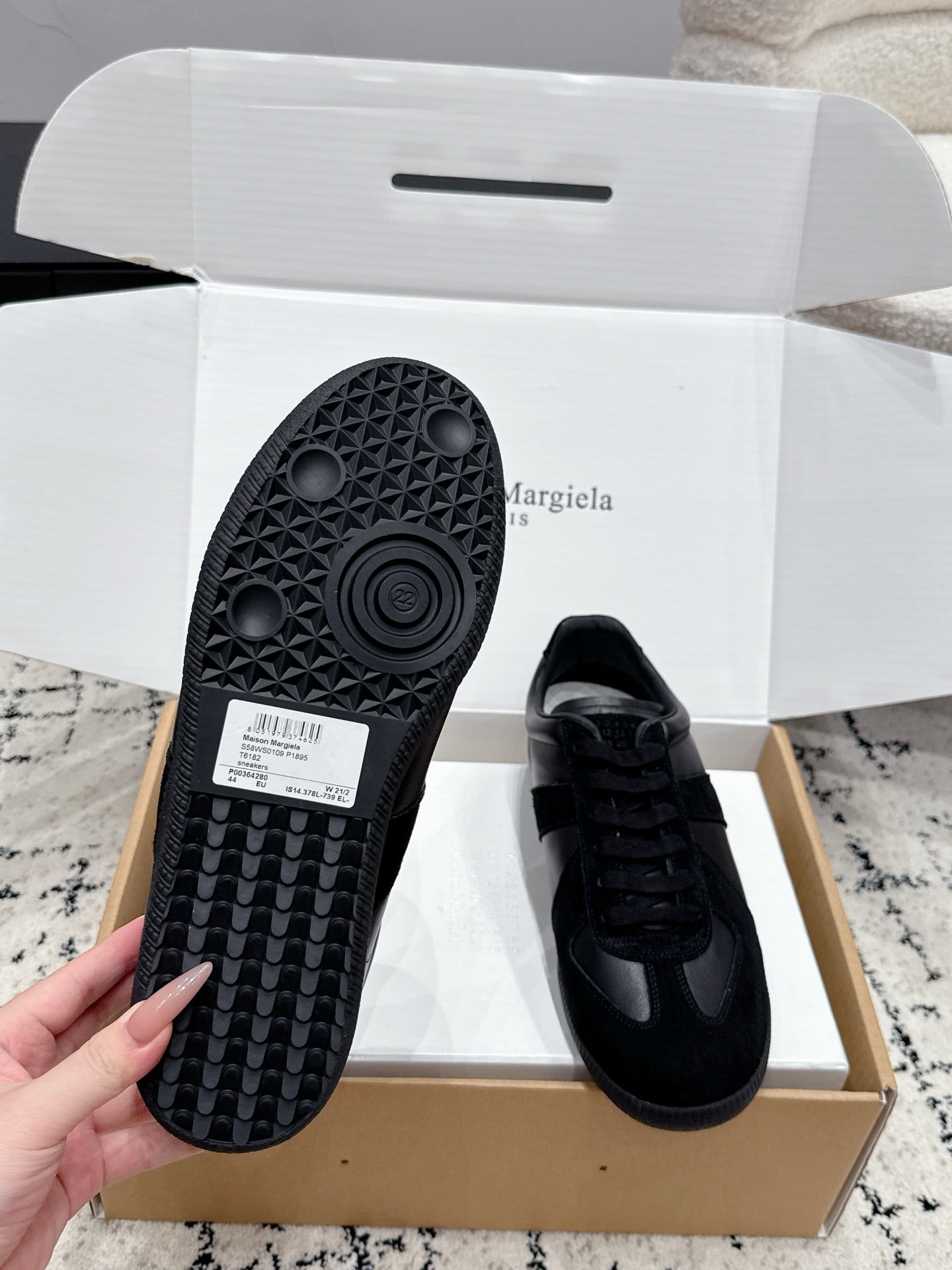 MM6 Replica Casual Sneaker Black Sheepskin Suede 881204
