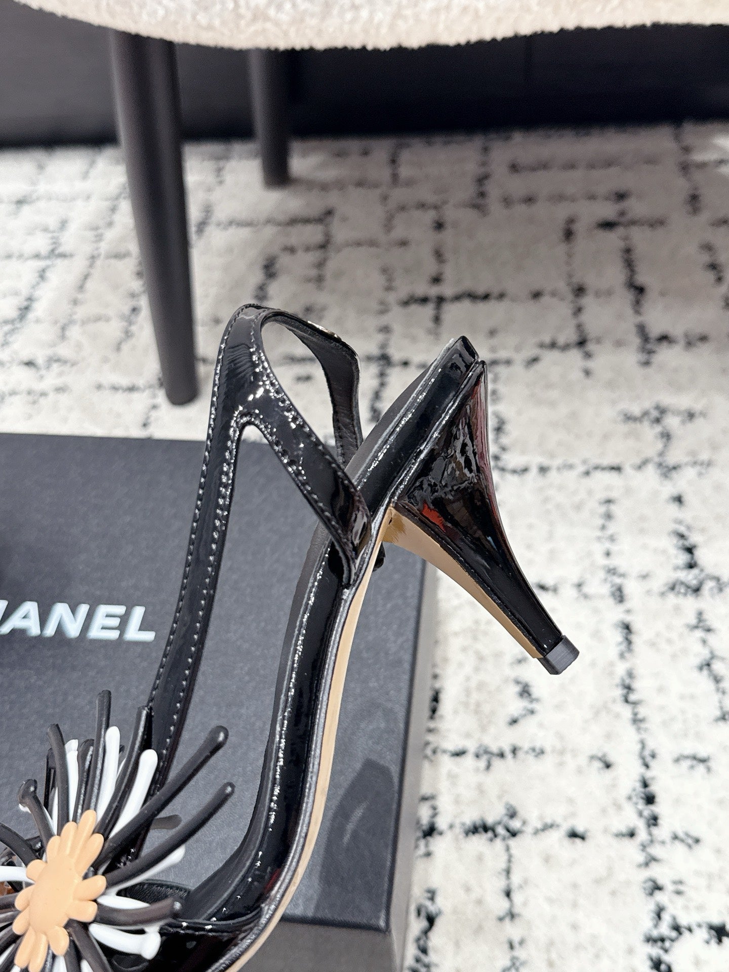 CC 26s High-Heeled Sandals Black Patent Leather 908289
