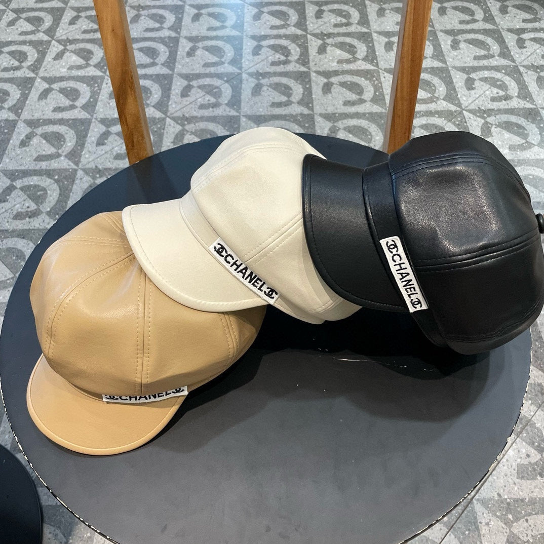 BAKER BOY CAP IN WHITE CALFSKIN 419448