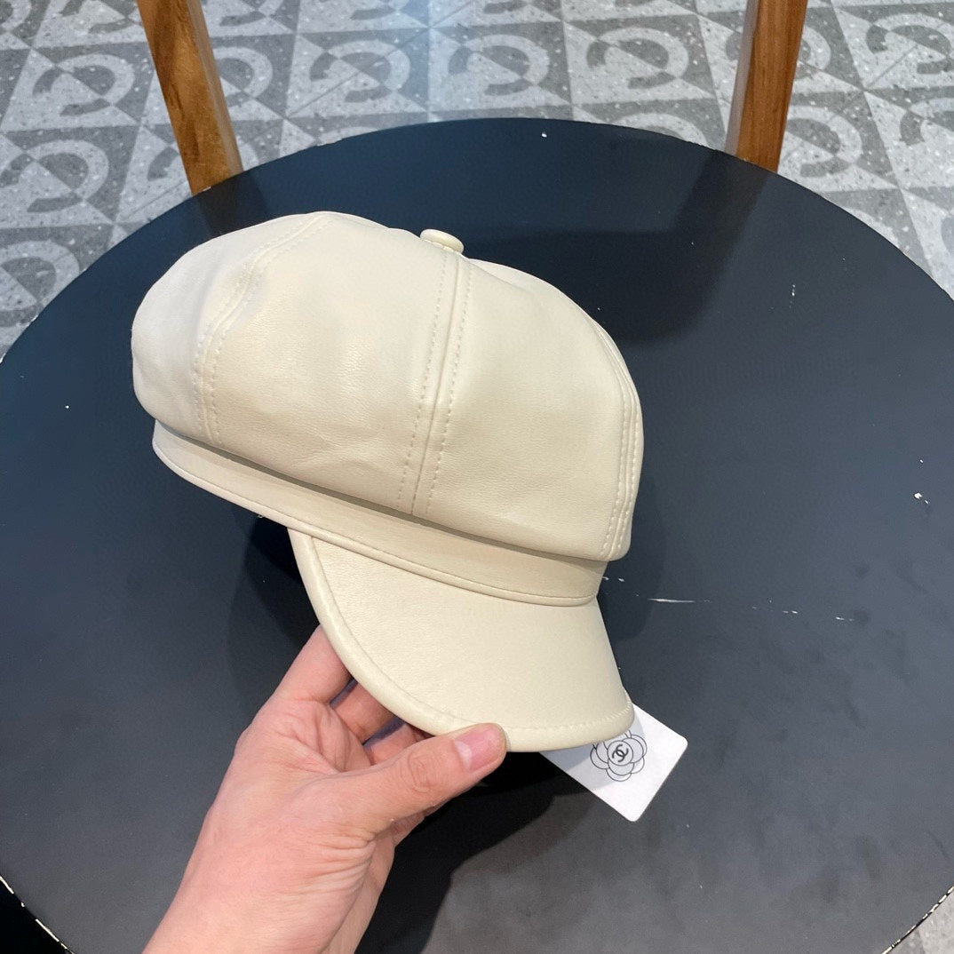 BAKER BOY CAP IN WHITE CALFSKIN 419448