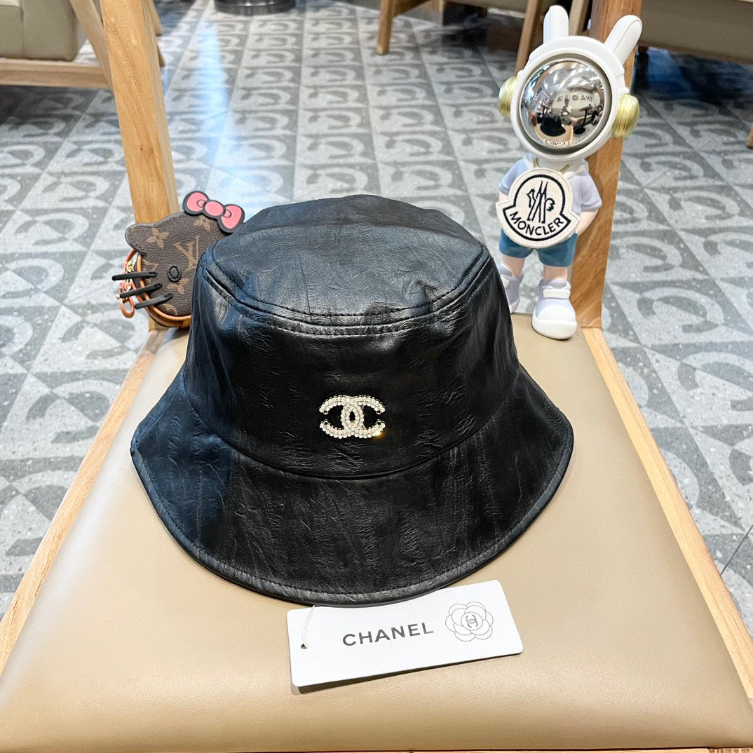 BUCKET HAT IN BLACK CALFSKIN 431732
