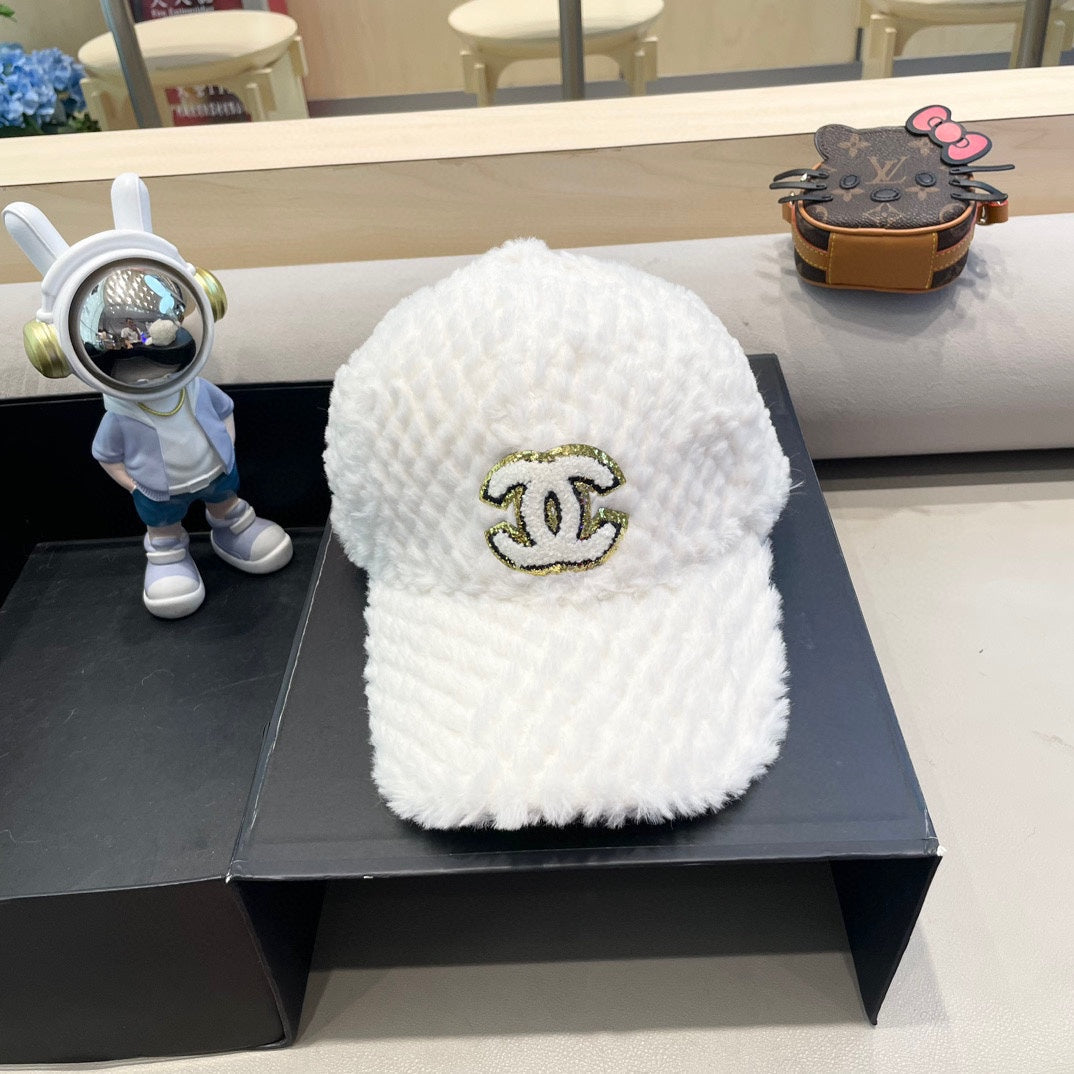 BASEBALL CAP IN WHITE FLEECE 431372