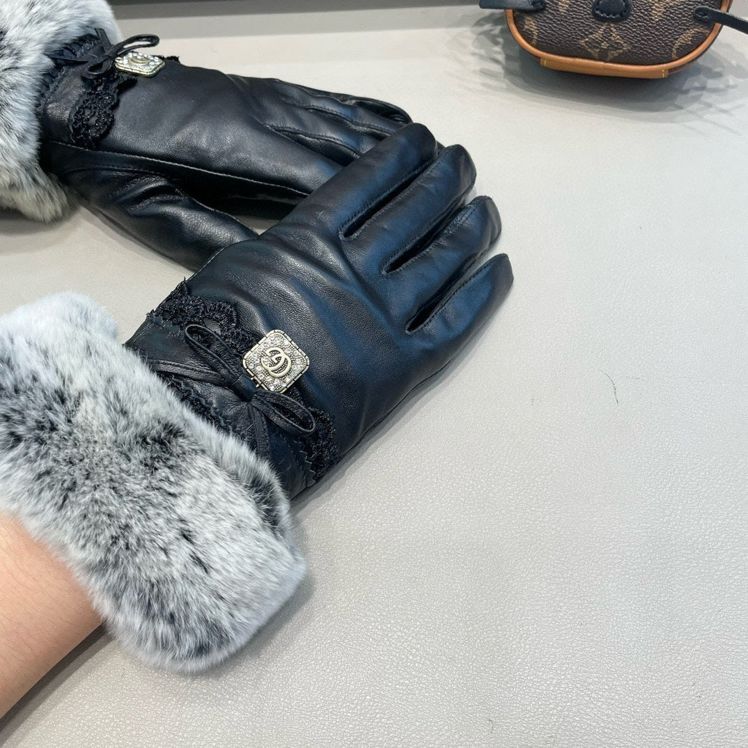 TOUCHSCREEN GLOVES IN BLACK LAMBSKIN AND MINK FUR 460071