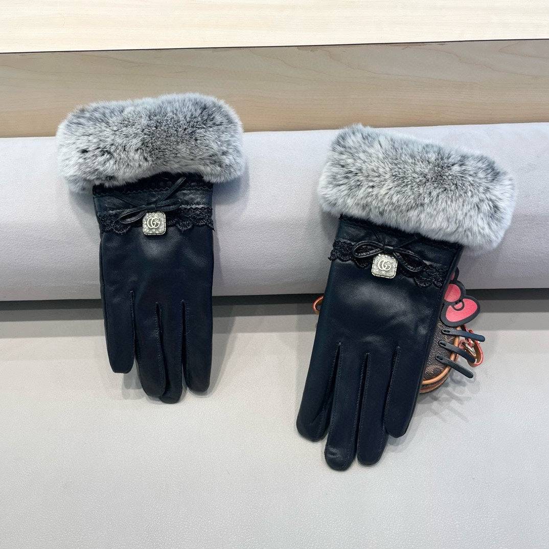 TOUCHSCREEN GLOVES IN BLACK LAMBSKIN AND MINK FUR 460071