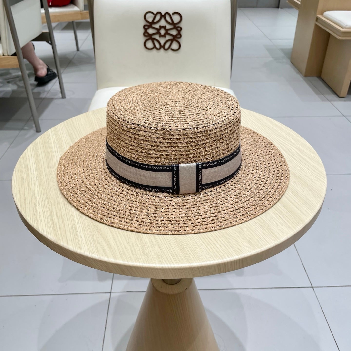 BUCKET HAT IN DARK BEIGE RAFFIA 653751