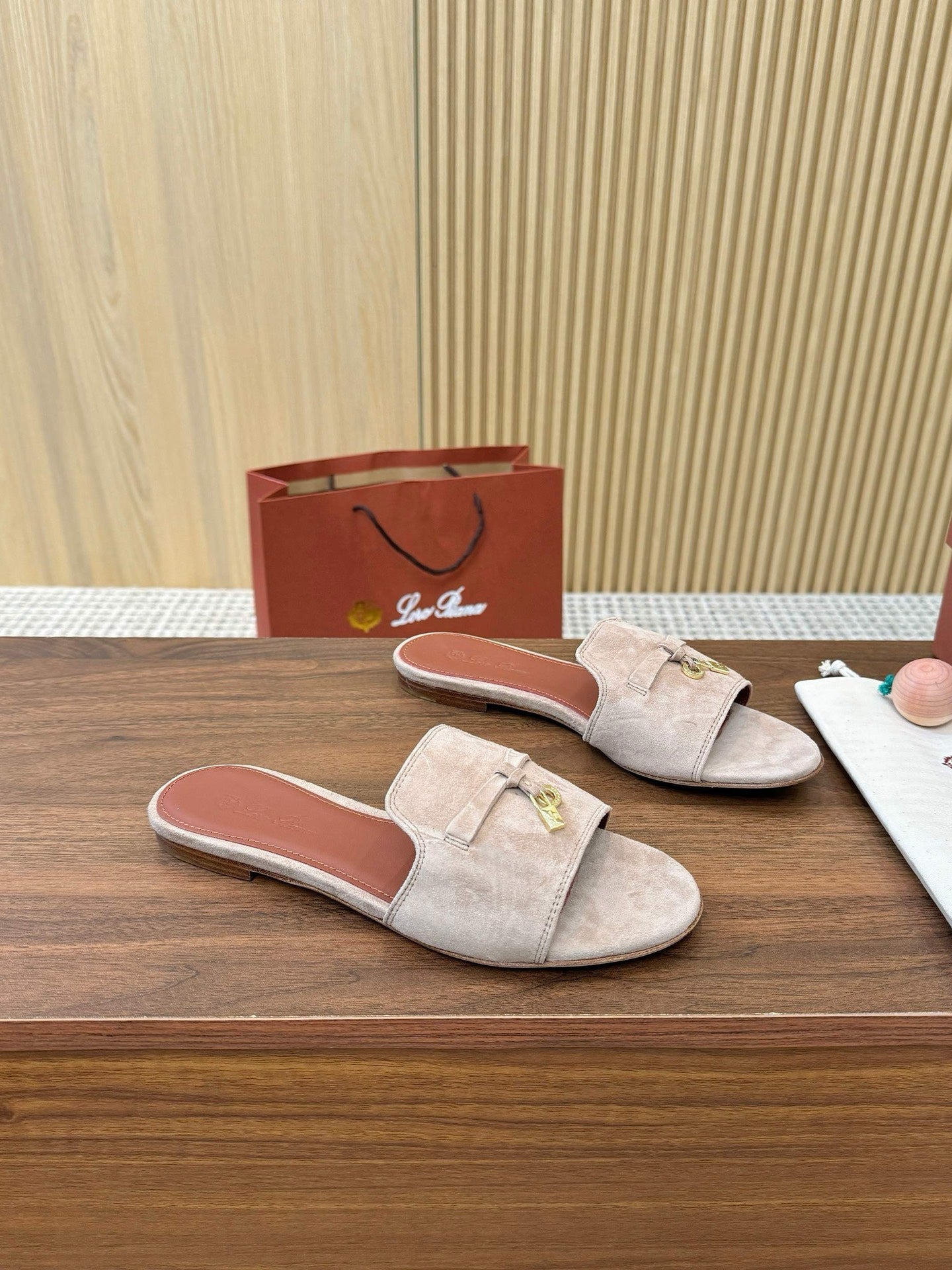 LP 26s Summer Charms Sandals Suede 011