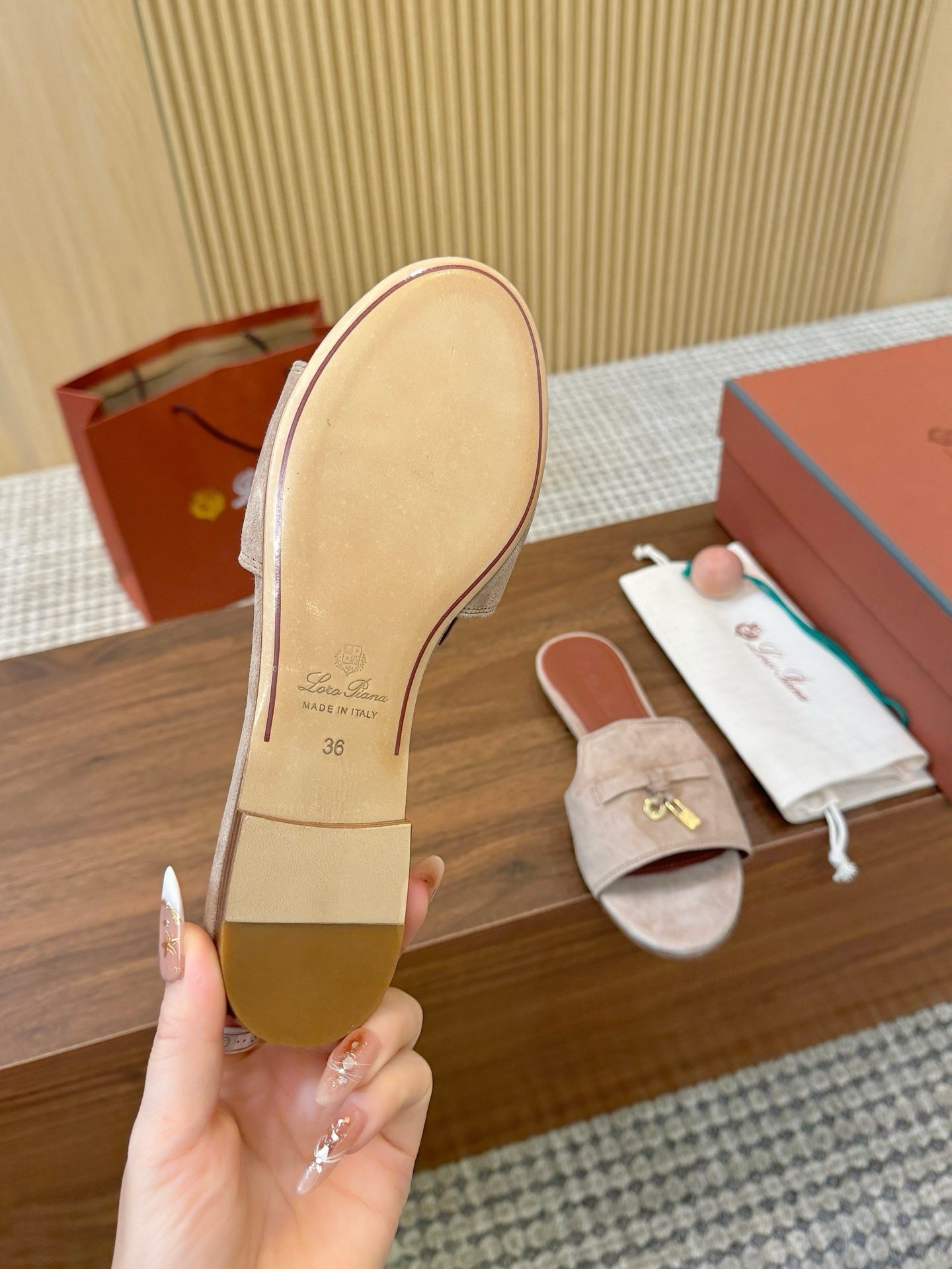 LP 26s Summer Charms Sandals Suede 011
