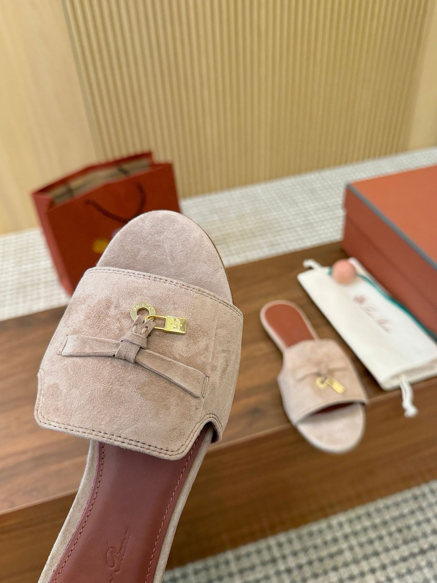LP 26s Summer Charms Sandals Suede 011