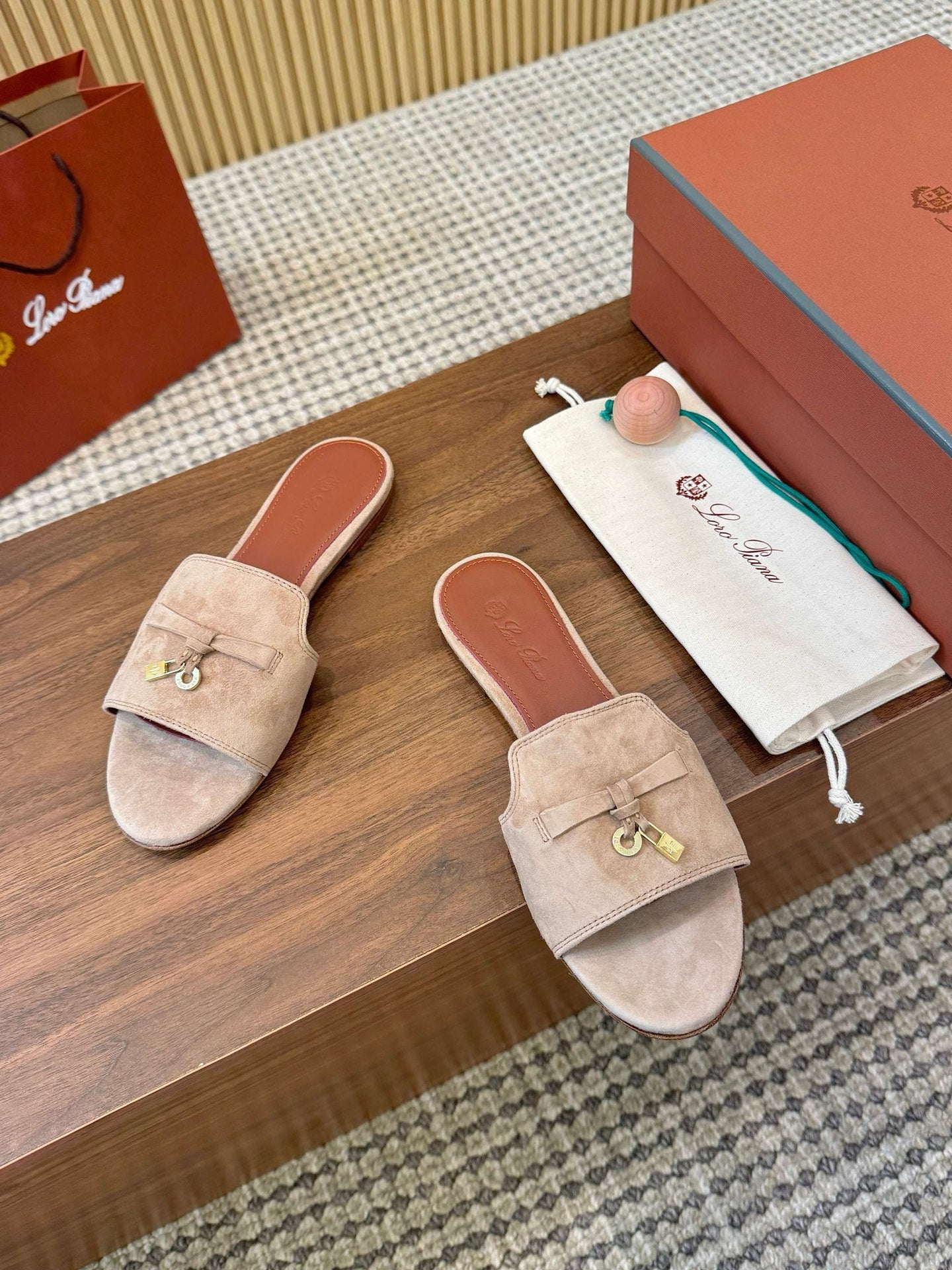 LP 26s Summer Charms Sandals Suede 011