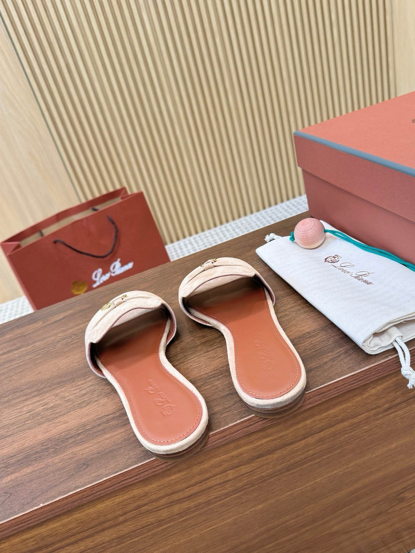 LP 26s Summer Charms Sandals Suede 011