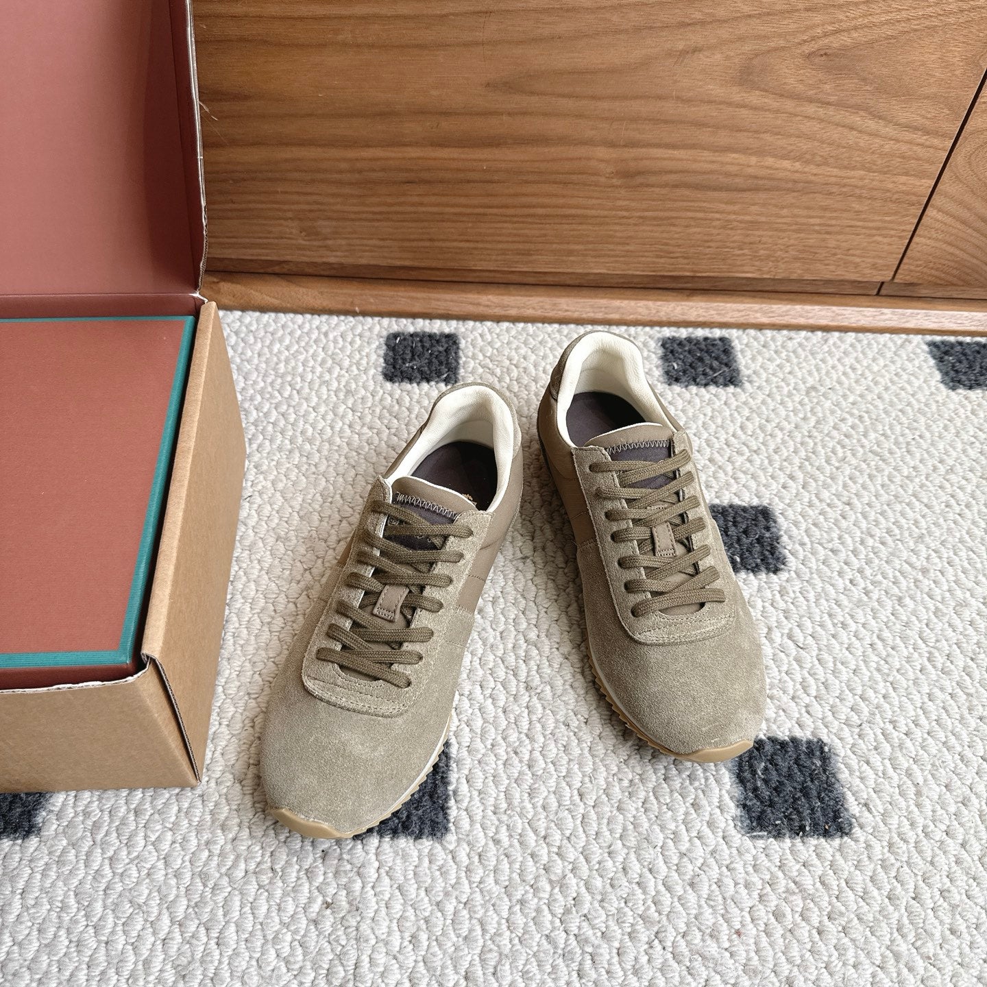 LP Fast Walk Sneaker Olive Suede 924588