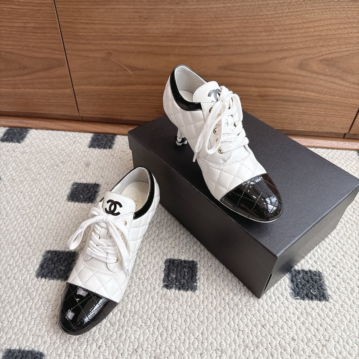 CC 26s Lace-Up Oxfords 6.5cm White Black Leather 118292