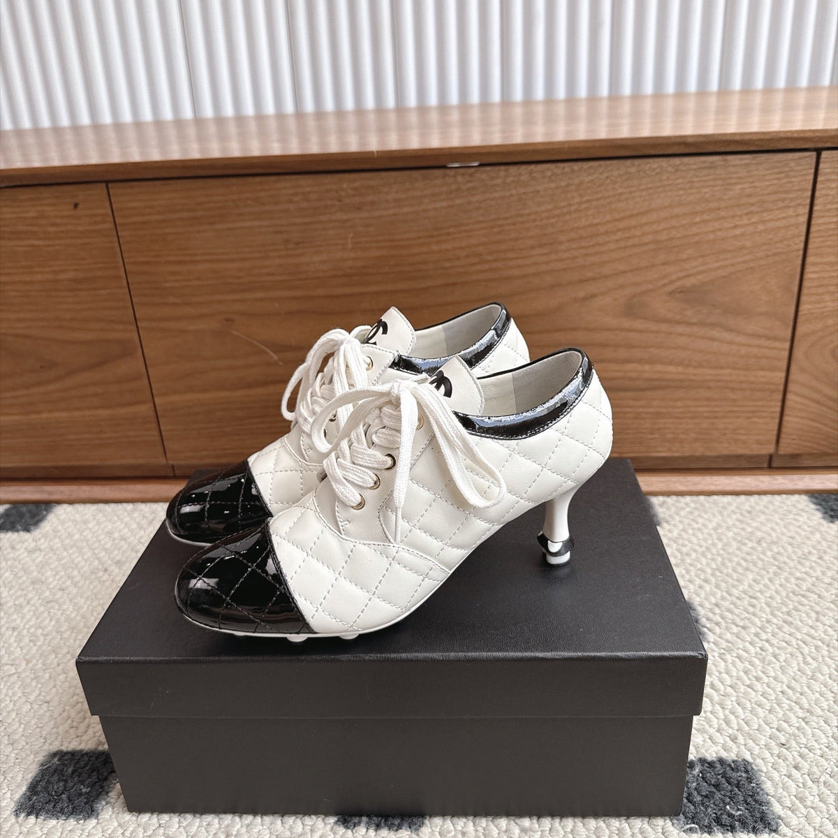 CC 26s Lace-Up Oxfords 6.5cm White Black Leather 118292