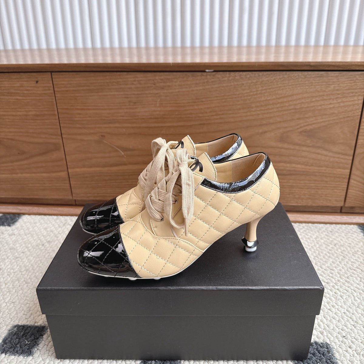 CC 26s Lace-Up Oxfords 6.5cm Beige Black Leather 118293