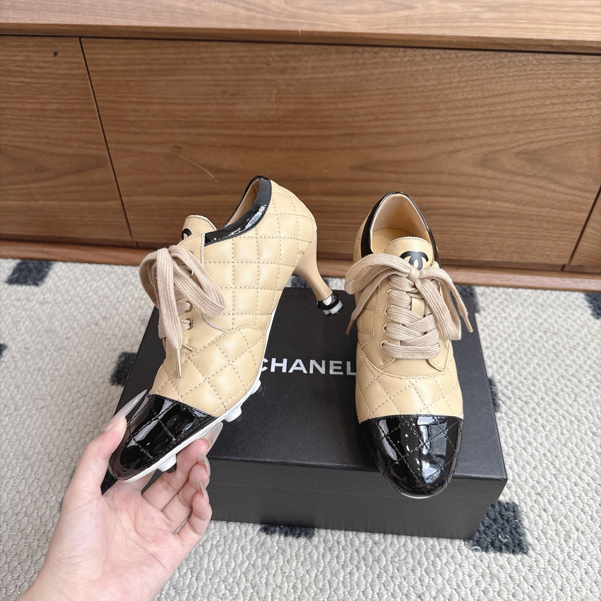 CC 26s Lace-Up Oxfords 6.5cm Beige Black Leather 118293