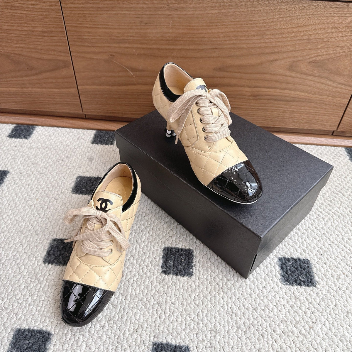 CC 26s Lace-Up Oxfords 6.5cm Beige Black Leather 118293
