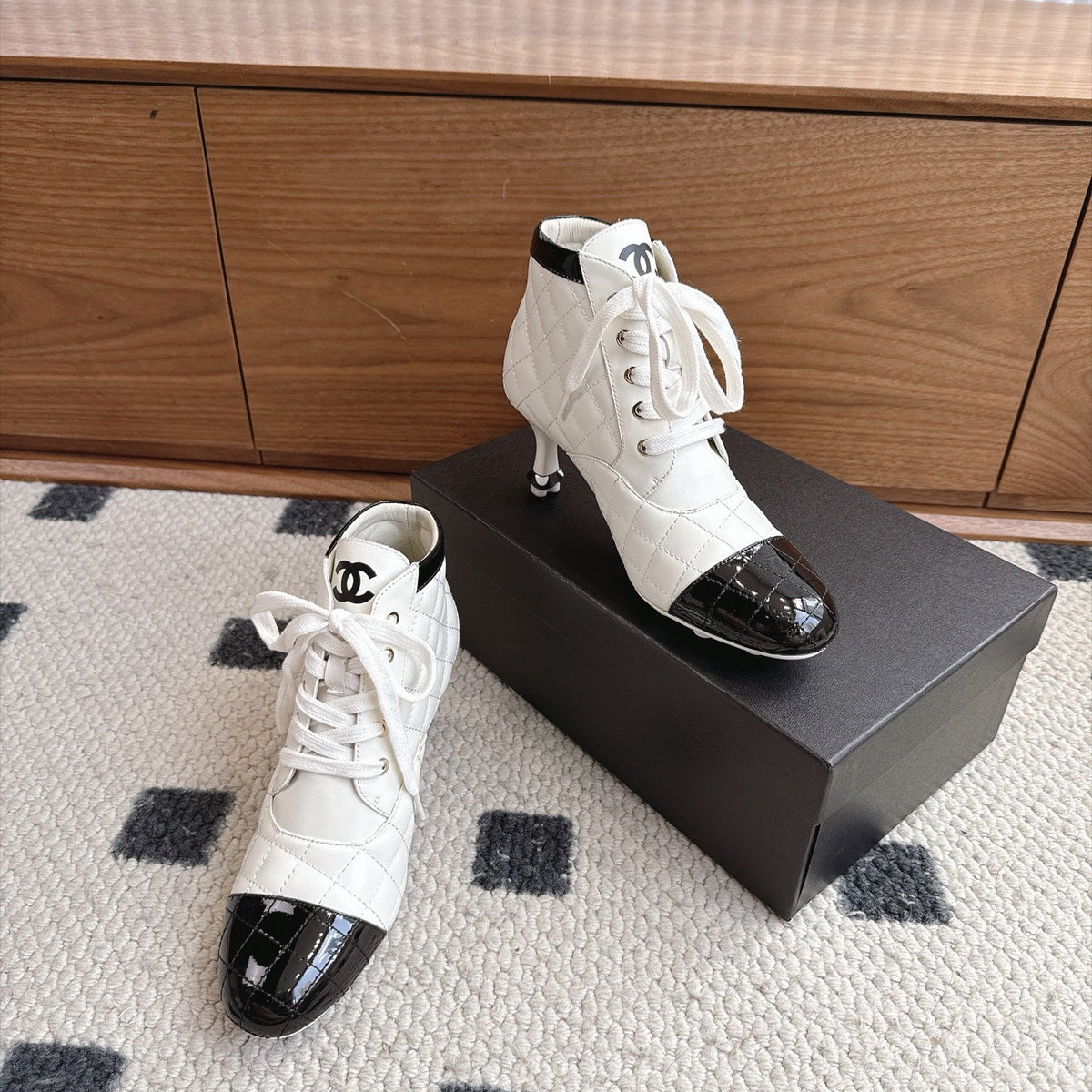 CC 26s Lace-Up Ankle Boots 6.5cm White Black Leather 118295
