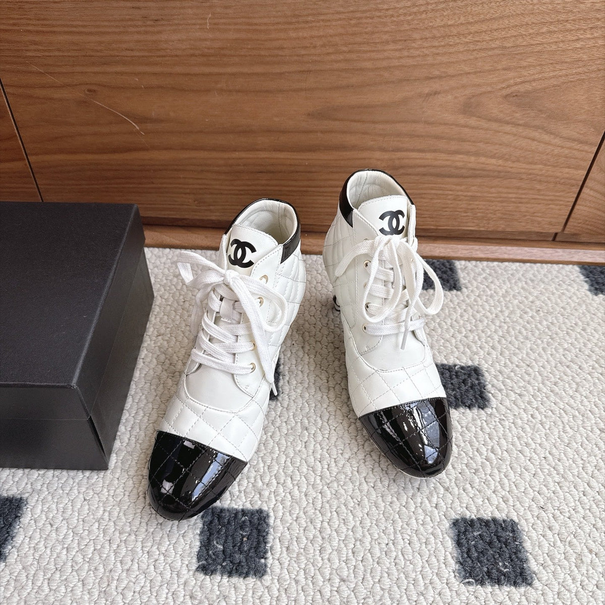 CC 26s Lace-Up Ankle Boots 6.5cm White Black Leather 118295