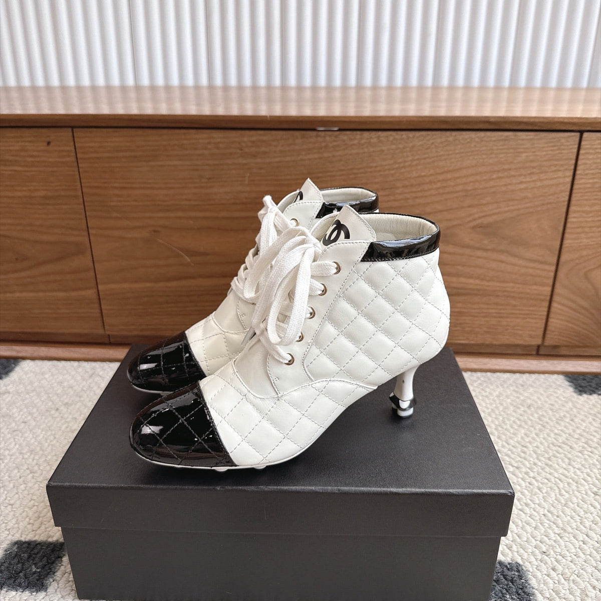 CC 26s Lace-Up Ankle Boots 6.5cm White Black Leather 118295