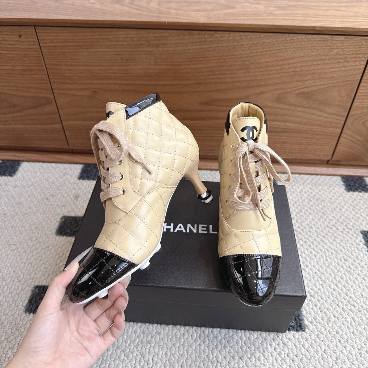 CC 26s Lace-Up Ankle Boots 6.5cm Beige Black Leather 118296