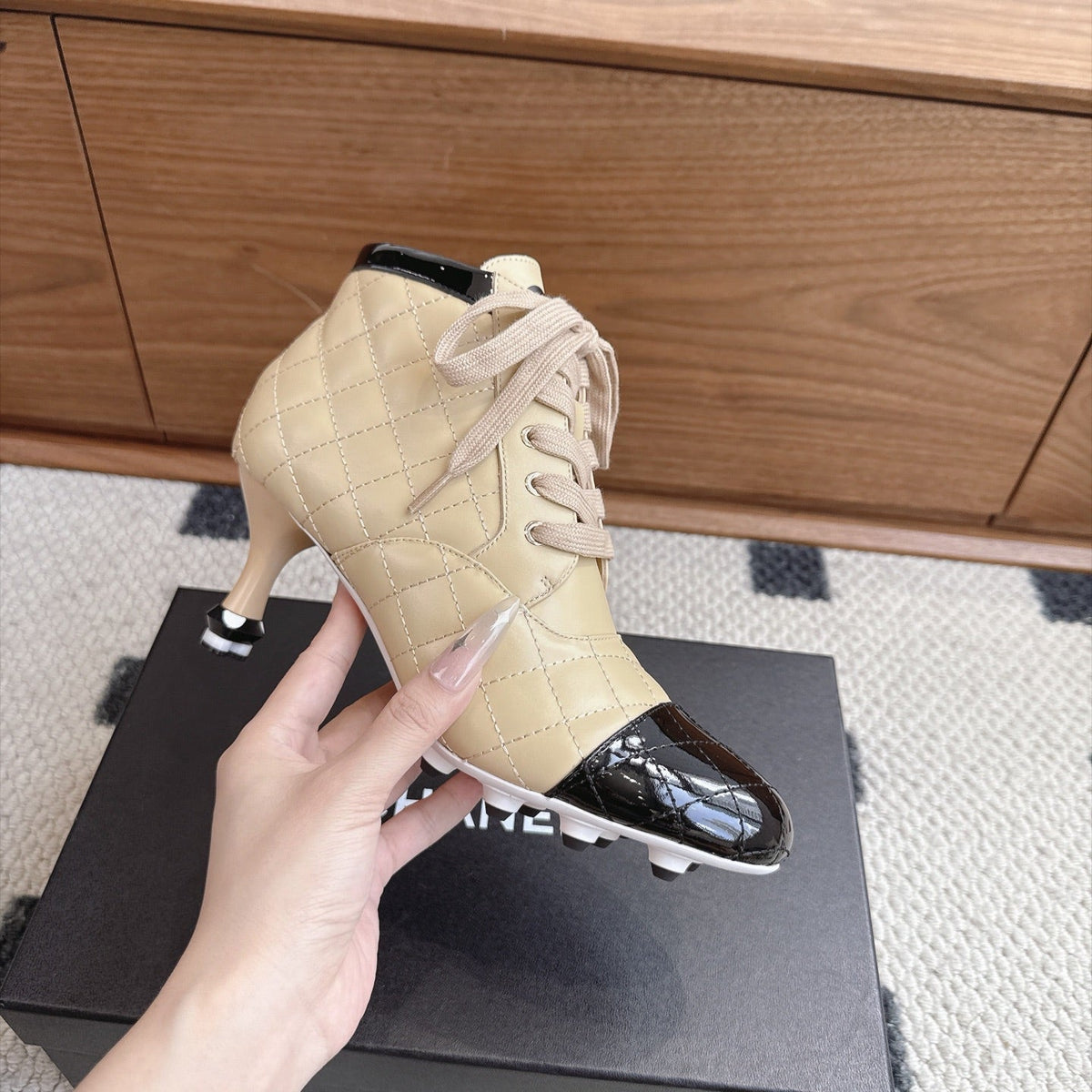 CC 26s Lace-Up Ankle Boots 6.5cm Beige Black Leather 118296