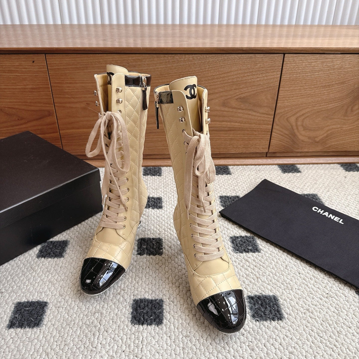 CC 26s Lace-Up Boots 6.5cm Beige Black Leather 118299