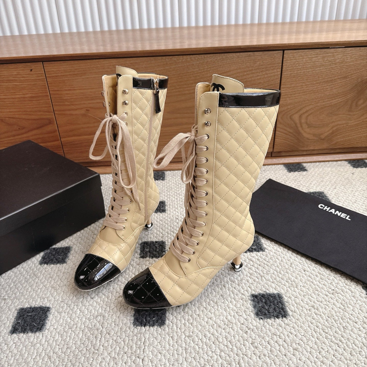 CC 26s Lace-Up Boots 6.5cm Beige Black Leather 118299