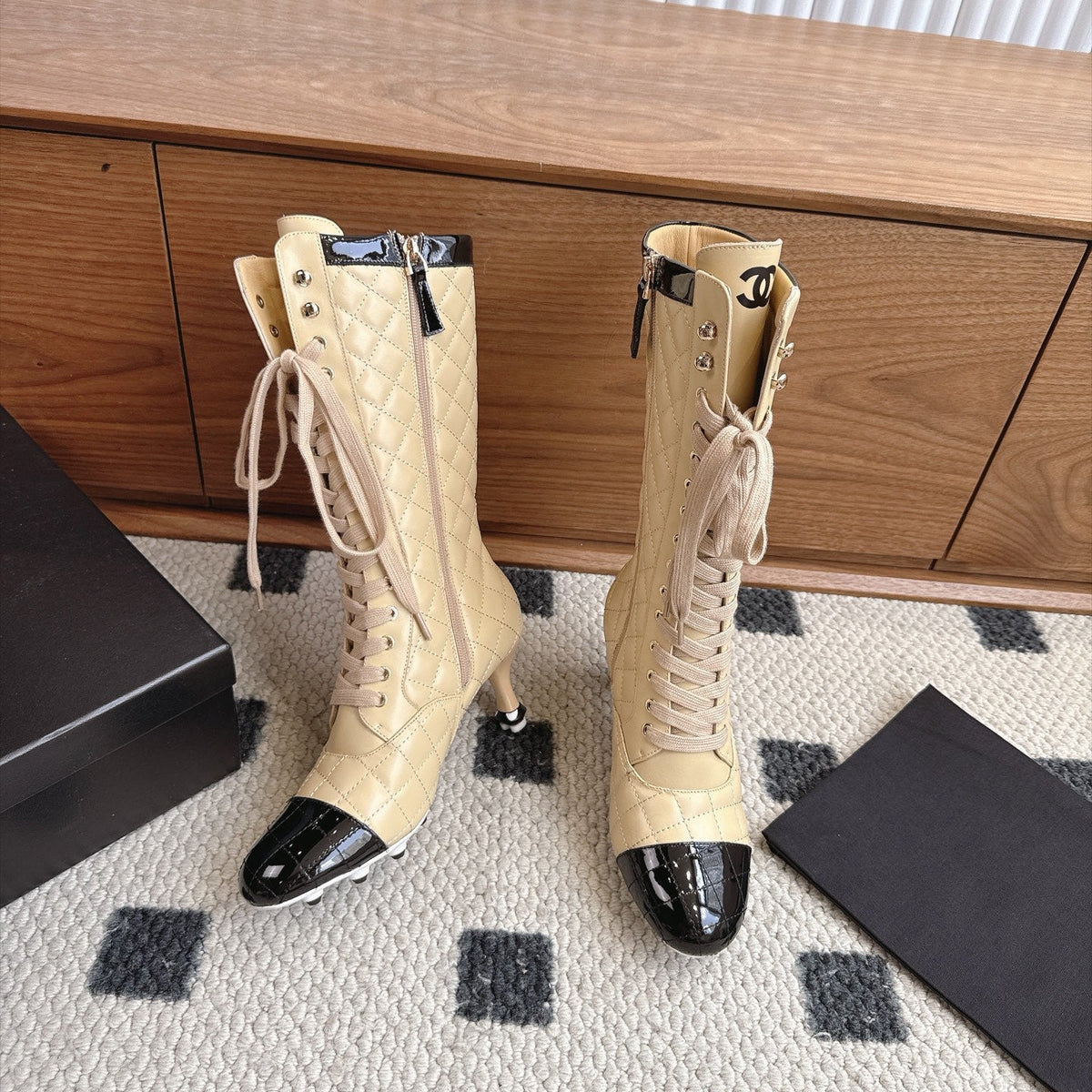 CC 26s Lace-Up Boots 6.5cm Beige Black Leather 118299