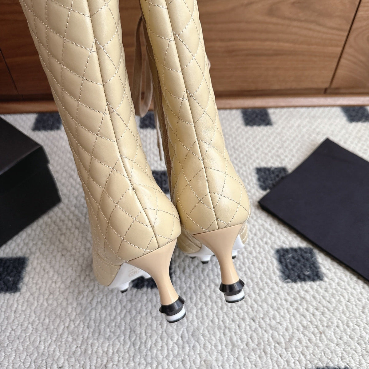 CC 26s Lace-Up Boots 6.5cm Beige Black Leather 118299