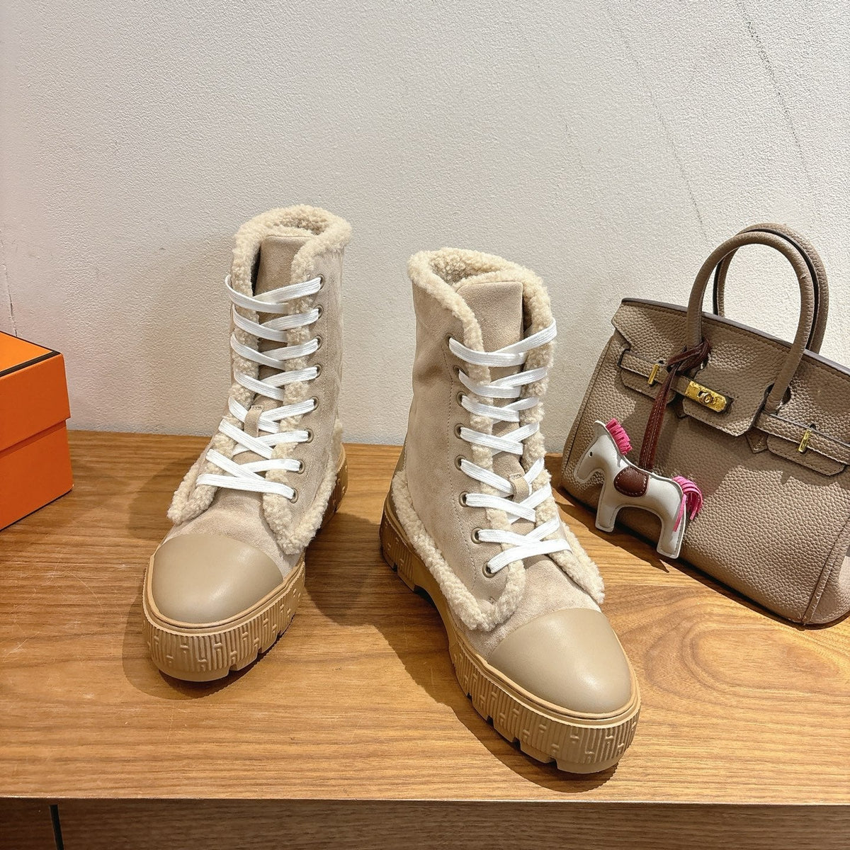 HM 26S Fresh Botines 4cm Beige Suede Shearling 110593