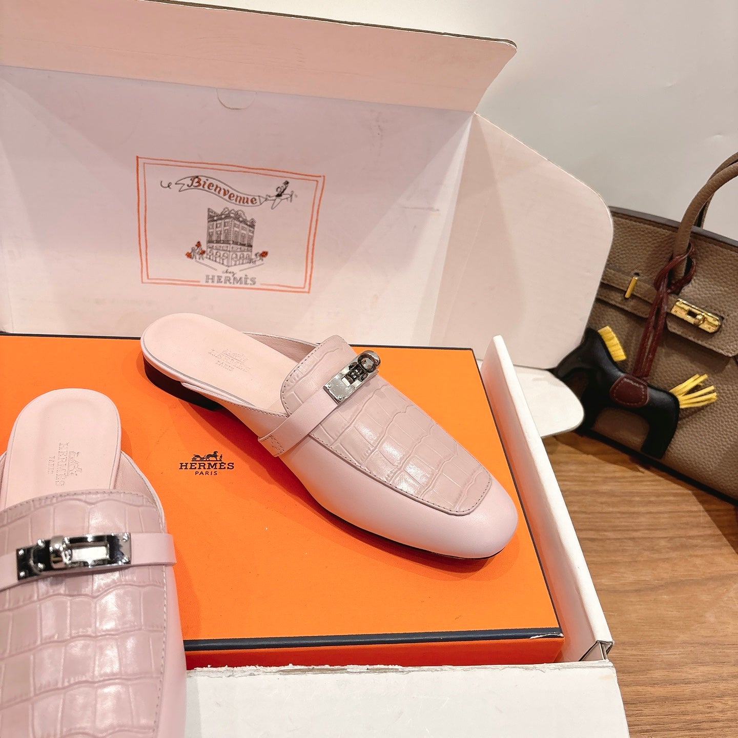 HM 26s Kelly Mule In Light Pink Crocodile-Embossed Calfskin Silver Hardware