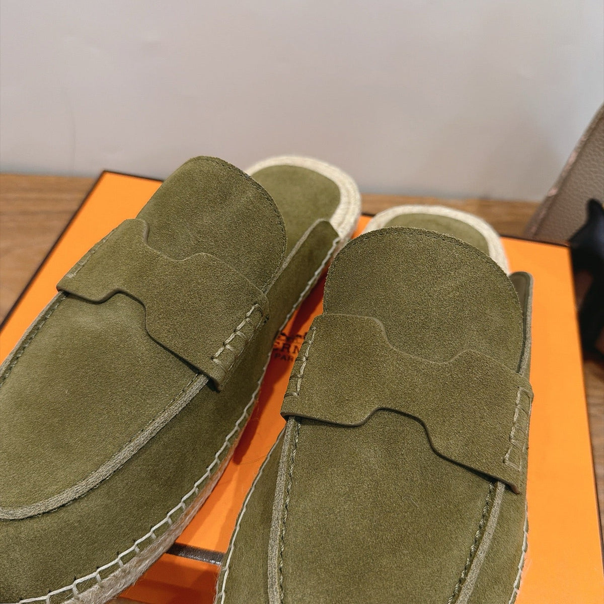 HM 26s Nil Espadrilles 1.5cm Olive Green Suede 171348