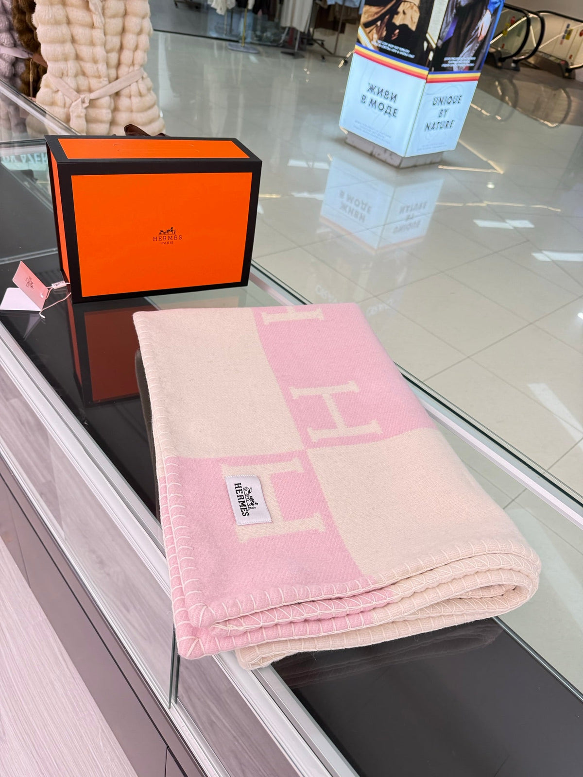 Hermes 26s Avalon Blanket Rose Wool 528159