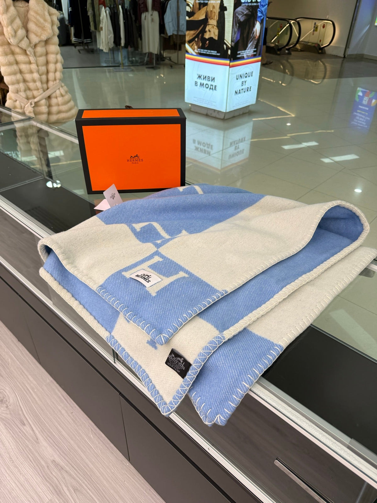Hermes 26s Avalon Blanket Bleu Wool 528160