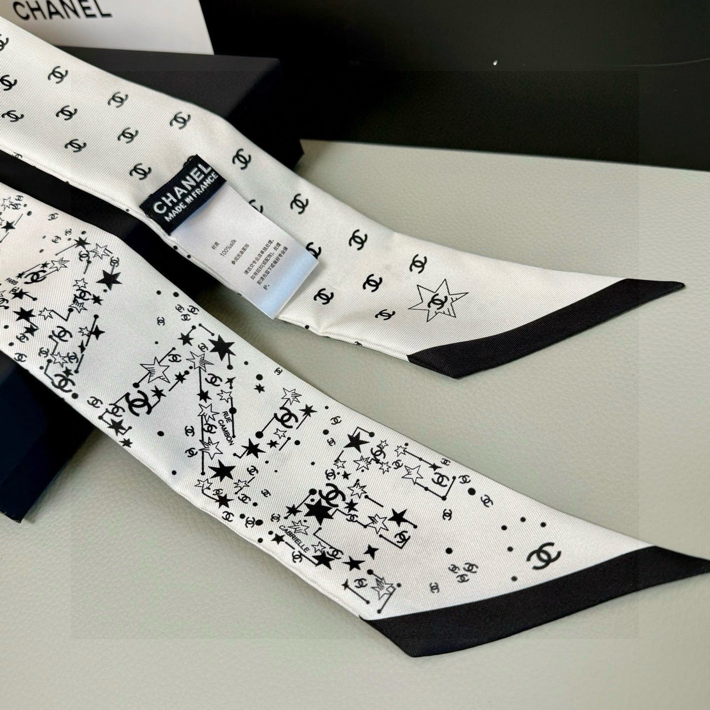 CC Twilly Mini Star Scarf 120cm White Mulberry Silk 945723
