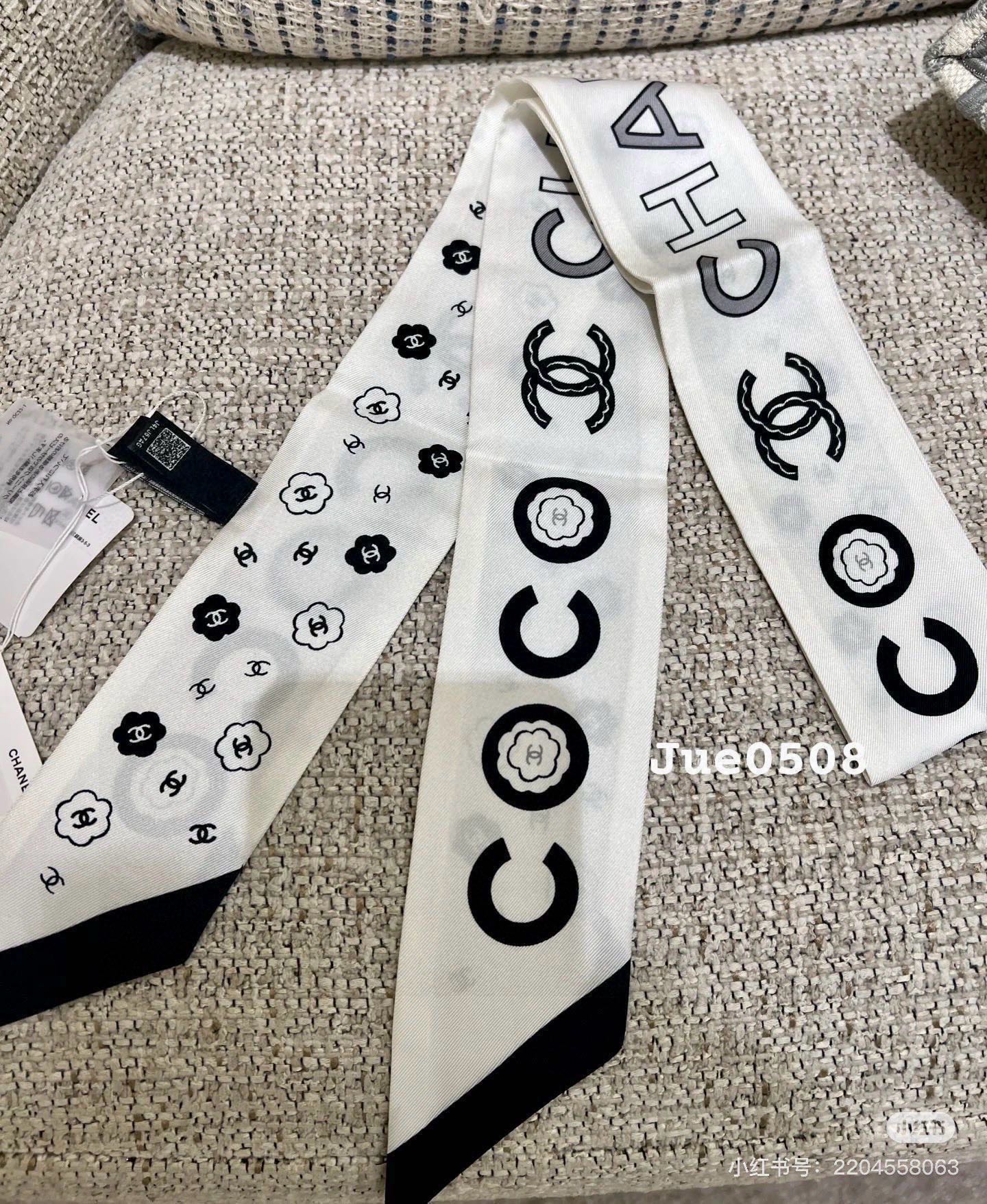 CC Twilly Mini Scarf 120cm White Mulberry Silk 949095