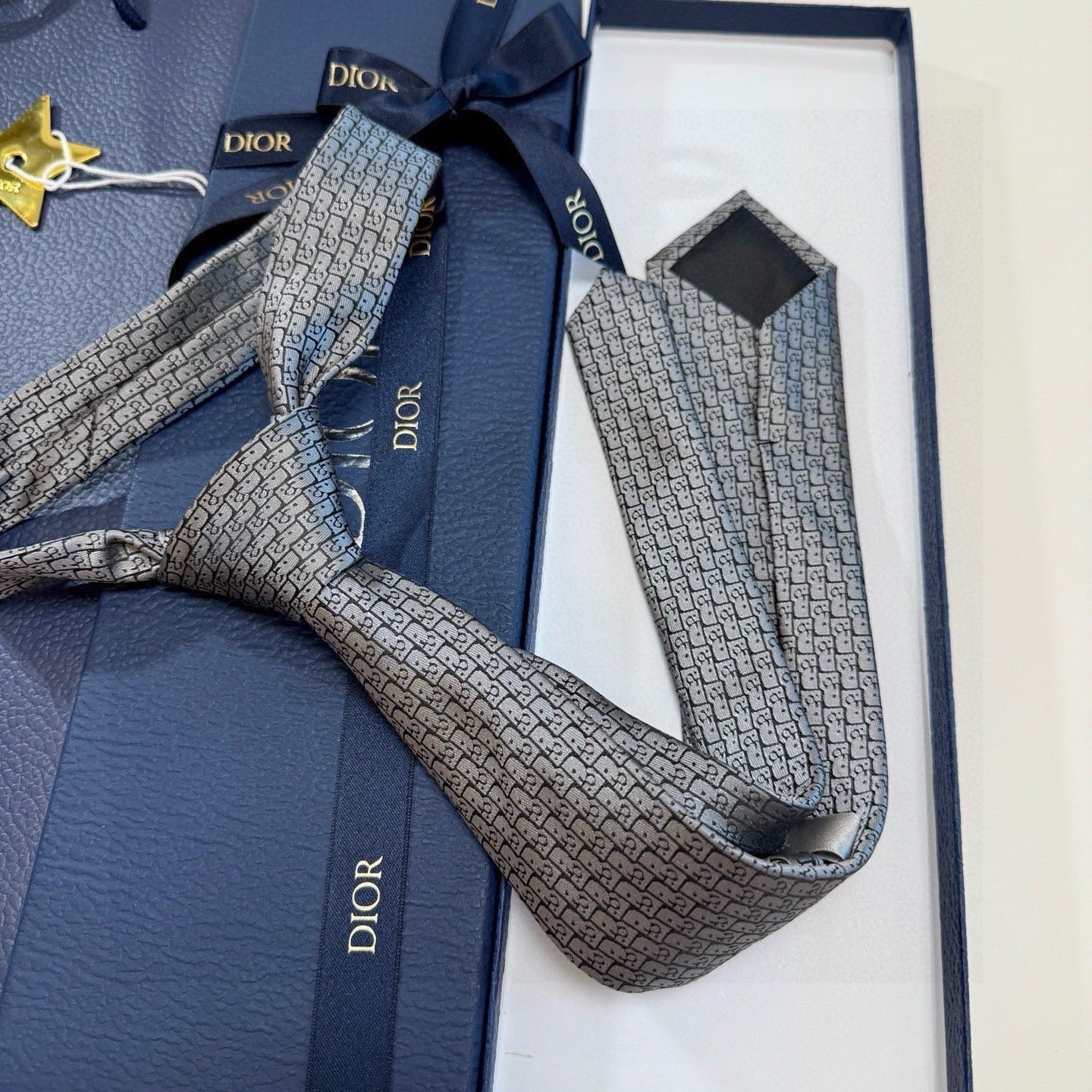 CD Tie Grey Silk 330076