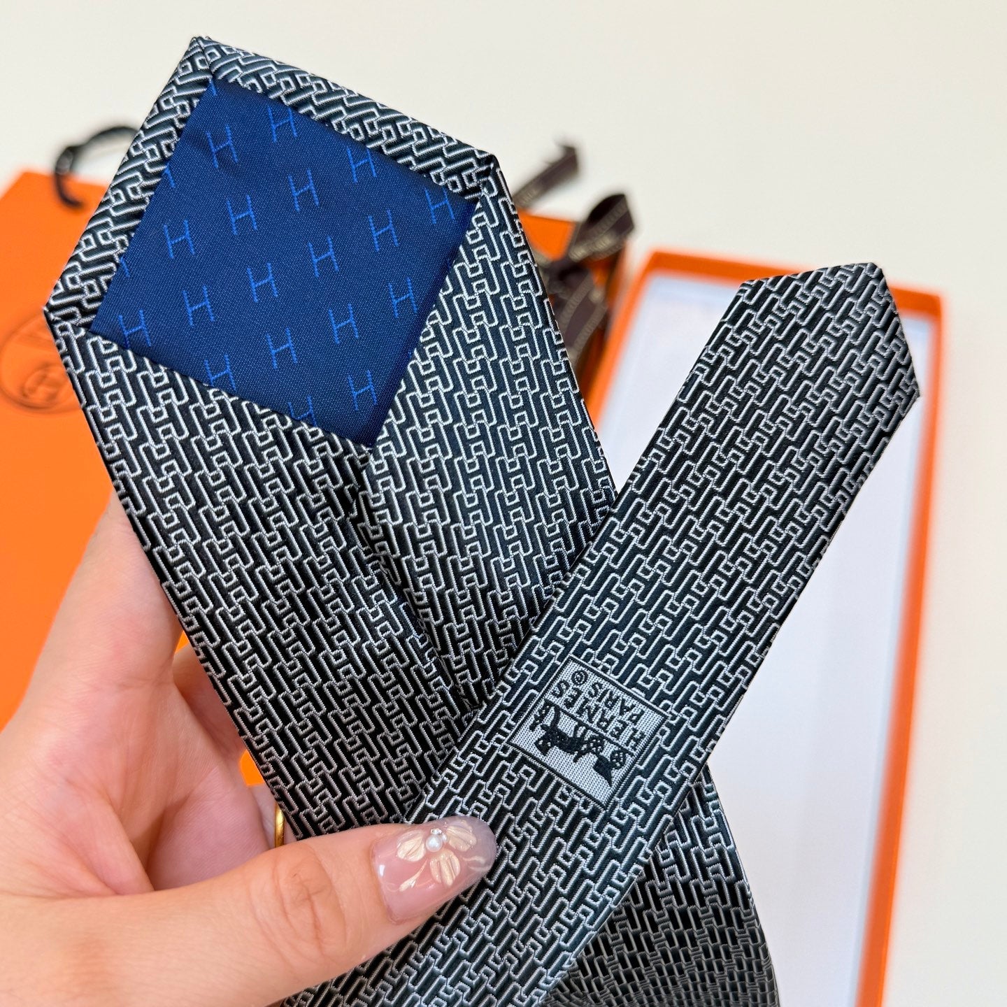 HM Tie Grey Silk 327130