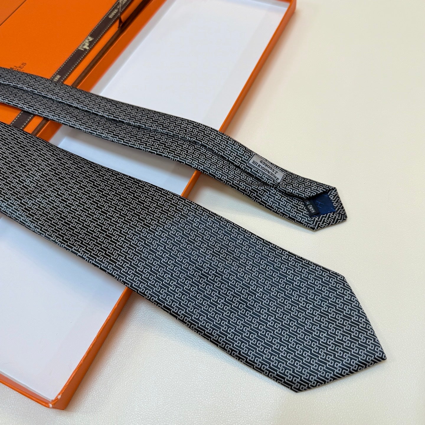 HM Tie Grey Silk 327130