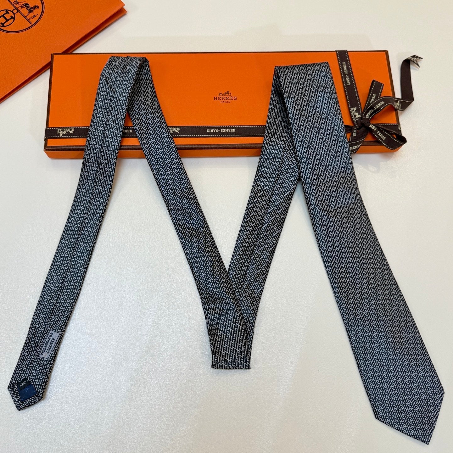 HM Tie Grey Silk 327130