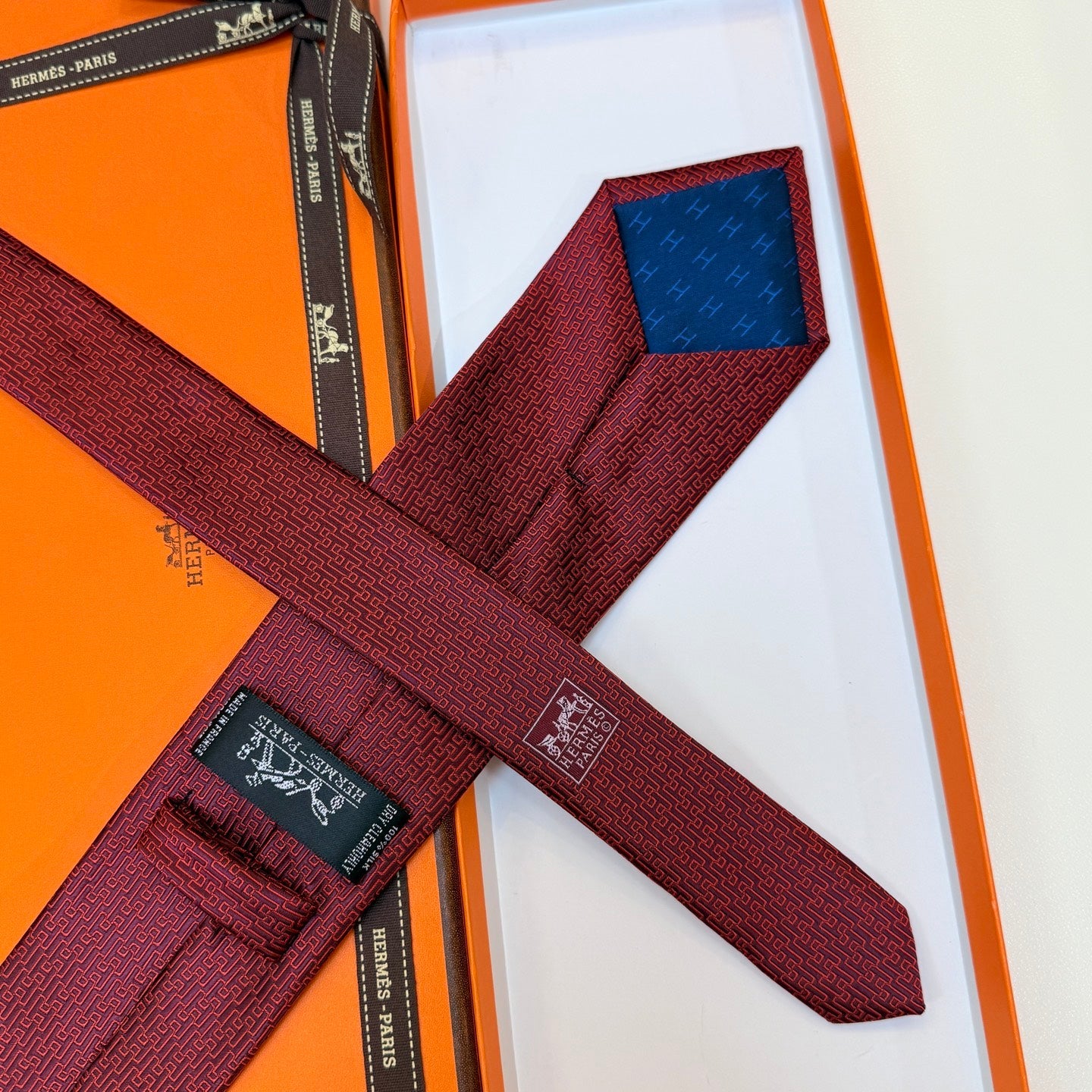HM Tie Burgundy Silk 327131