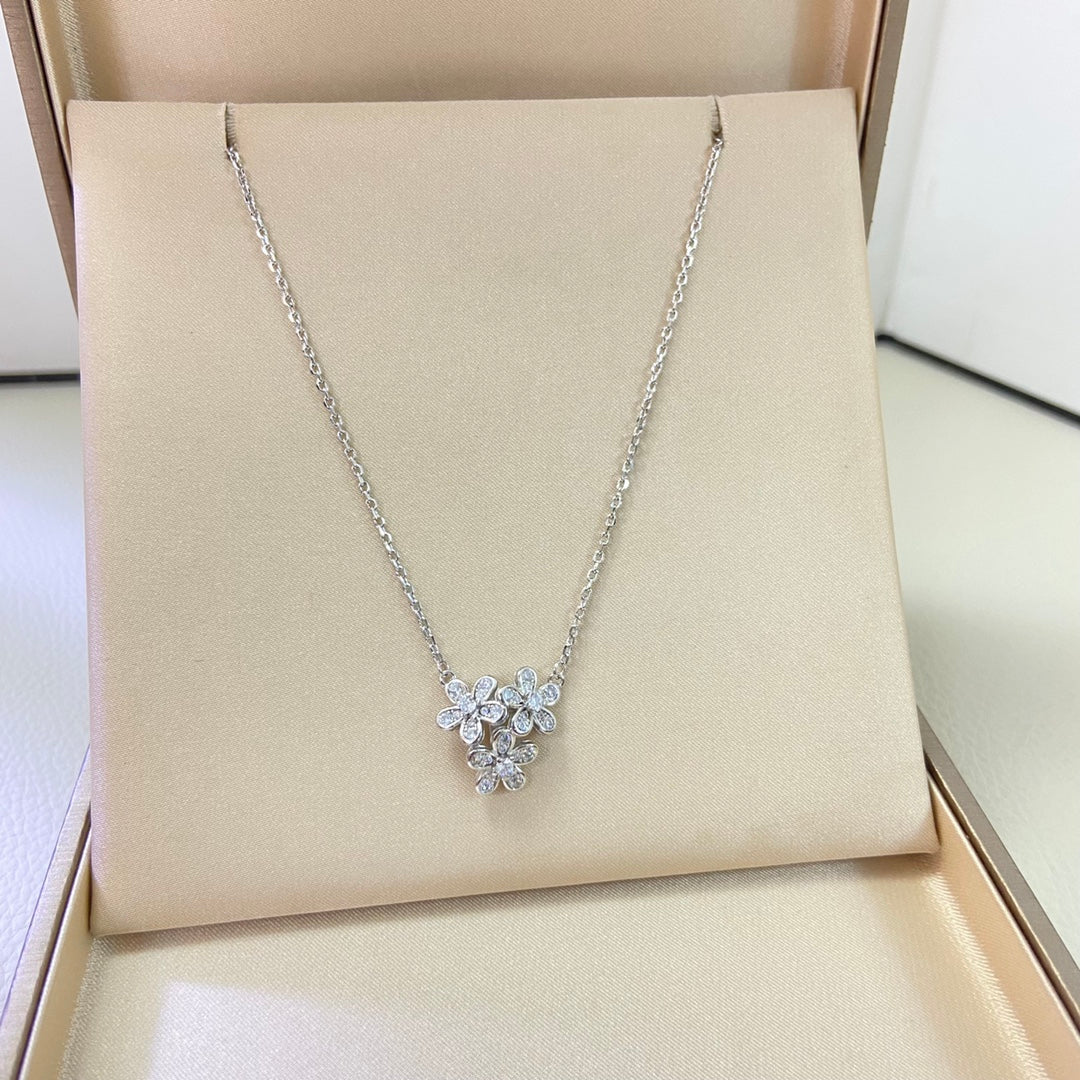 VCA Flower 3 Motifs Necklace Diamond