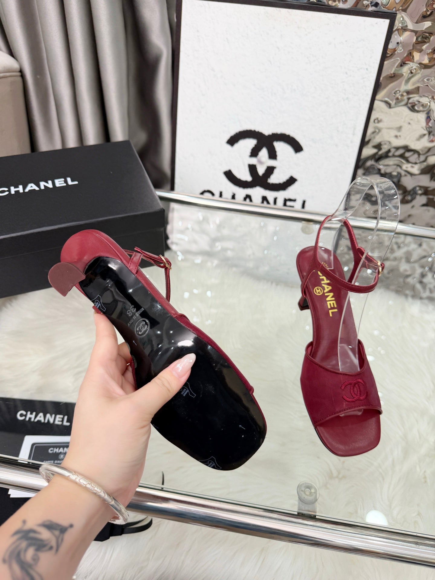 CC 2026B Métiers d'Art Sandals Burgundy Mesh Leather 970170