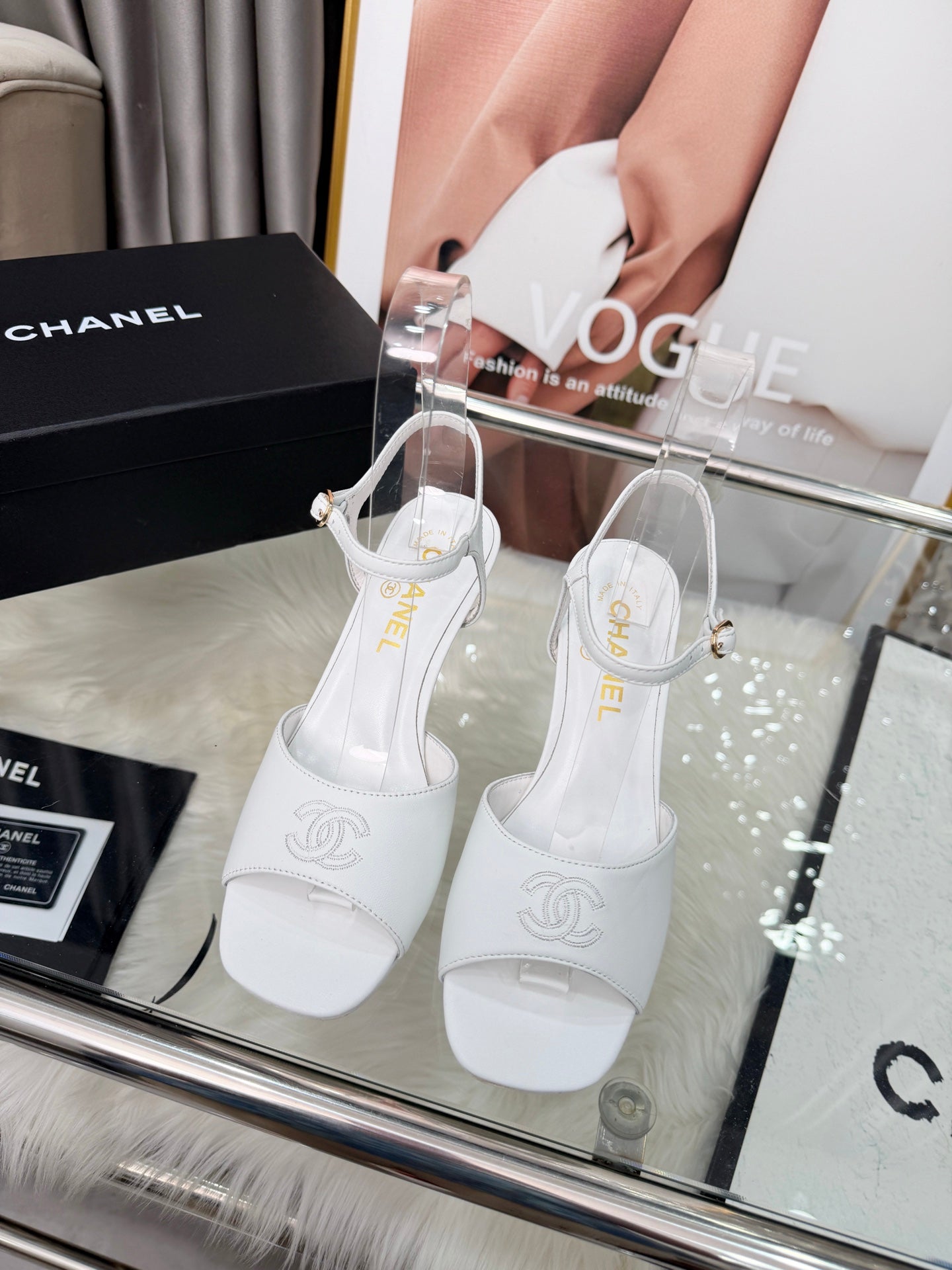 CC 2026B Métiers d'Art Sandals White Leather 970178