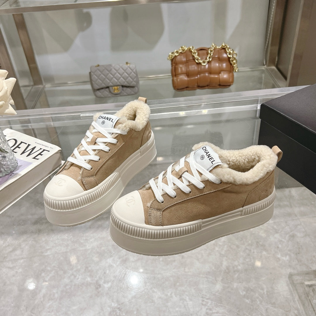 CC Sneaker Beige Suede With Wool Lining 944559