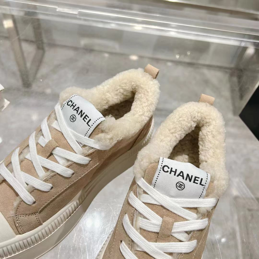 CC Sneaker Beige Suede With Wool Lining 944559