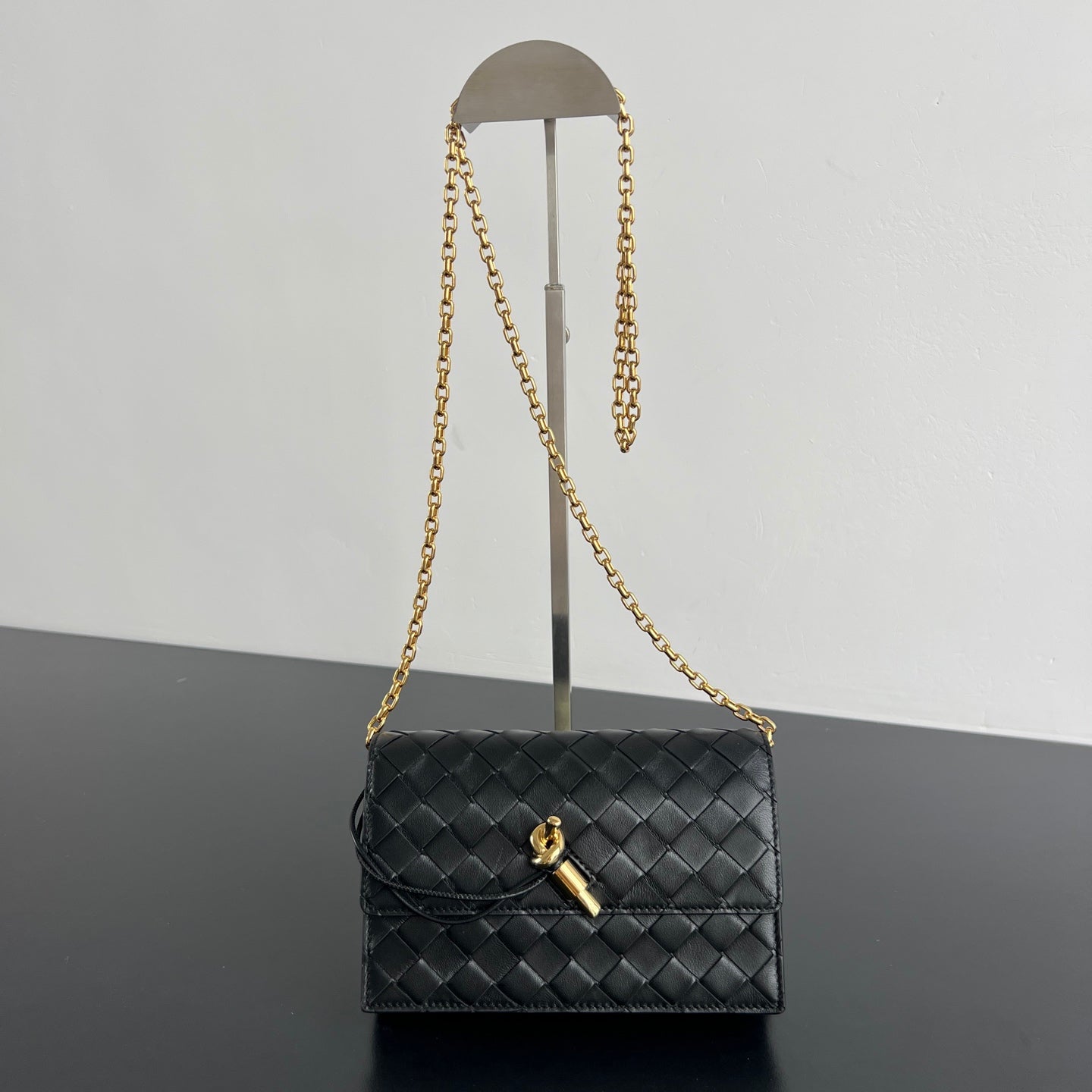 BV 26s Andiamo Pouch Black Intrecciato Leather 291434