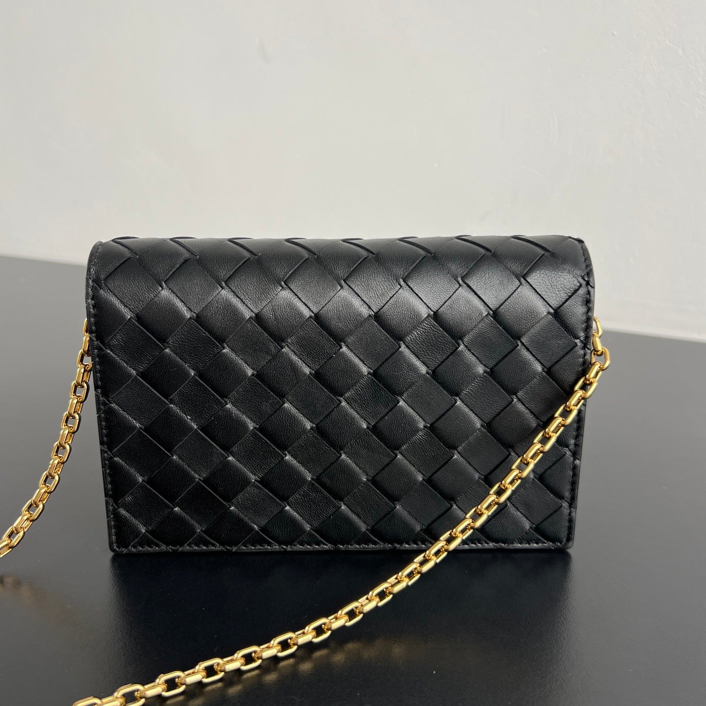 BV 26s Andiamo Pouch Black Intrecciato Leather 291434