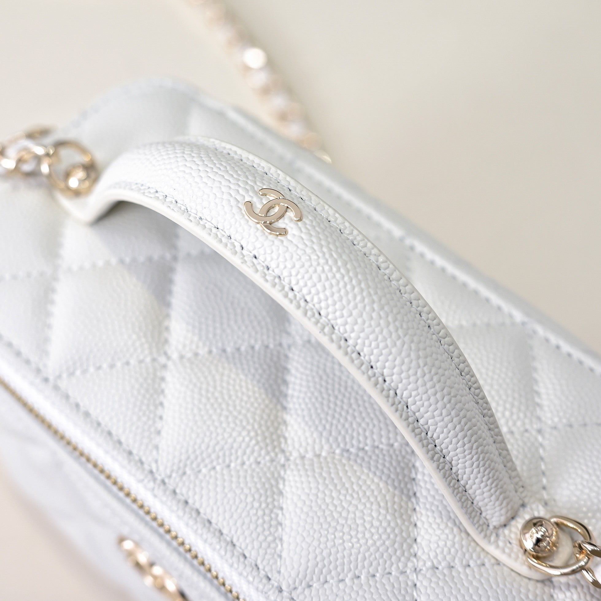 CC 25C Vanity Case White Caviar Leather 286274